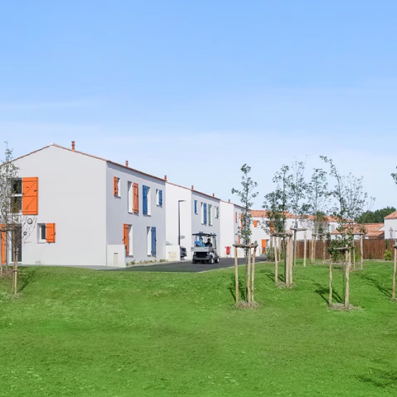 Villas et pelouse de la résidence